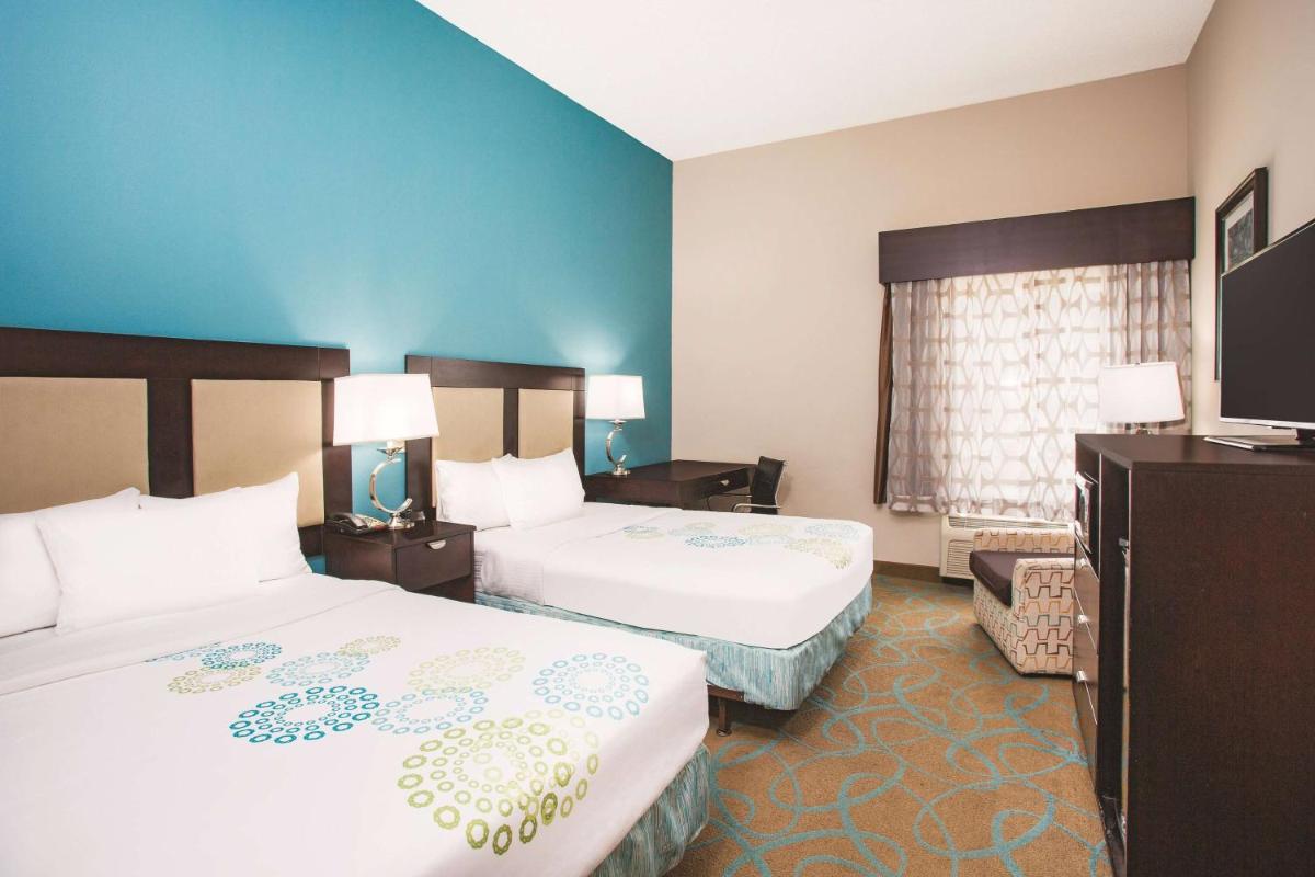 Popular attractions Area Nearby Property